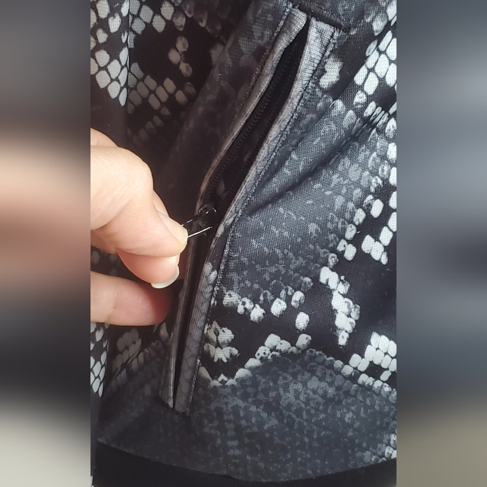 Adidas Size XS - The Brand w/3 Stripes Gray and Black Jacket -Snake Print - Picture 8 of 13